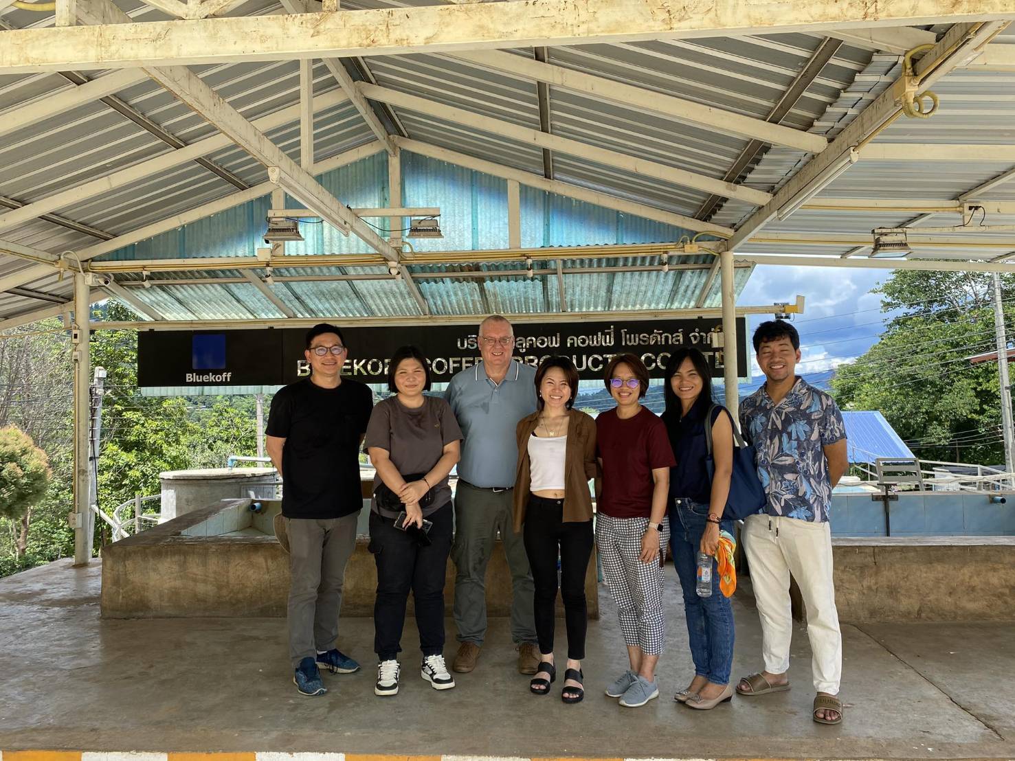 สถาบันชาและกาแฟ เข้าศึกษาดูงานโรงงานแปรรูปกาแฟบริษัท บลูคอฟ จำกัด