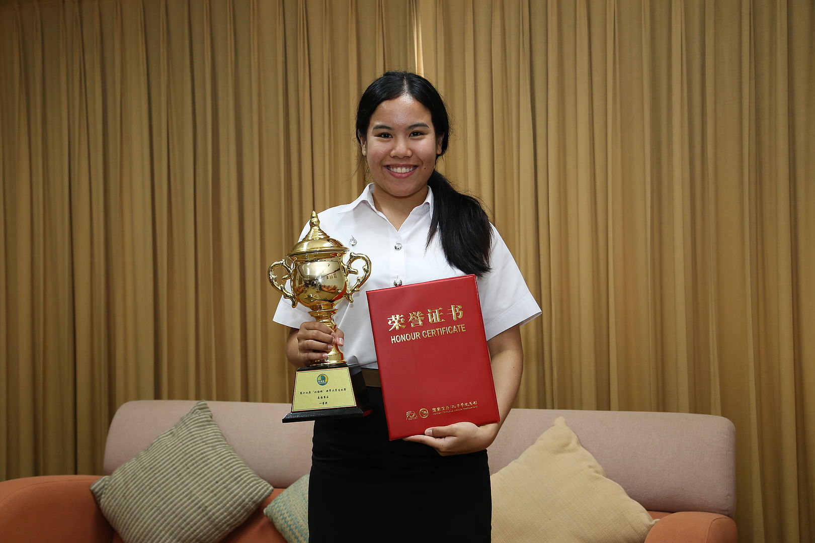 Sinology Student Win the 17th Chinese Bridge Chinese Proficiency Competition for Foreign College Students, Being Representative of Thailand to Participate in China