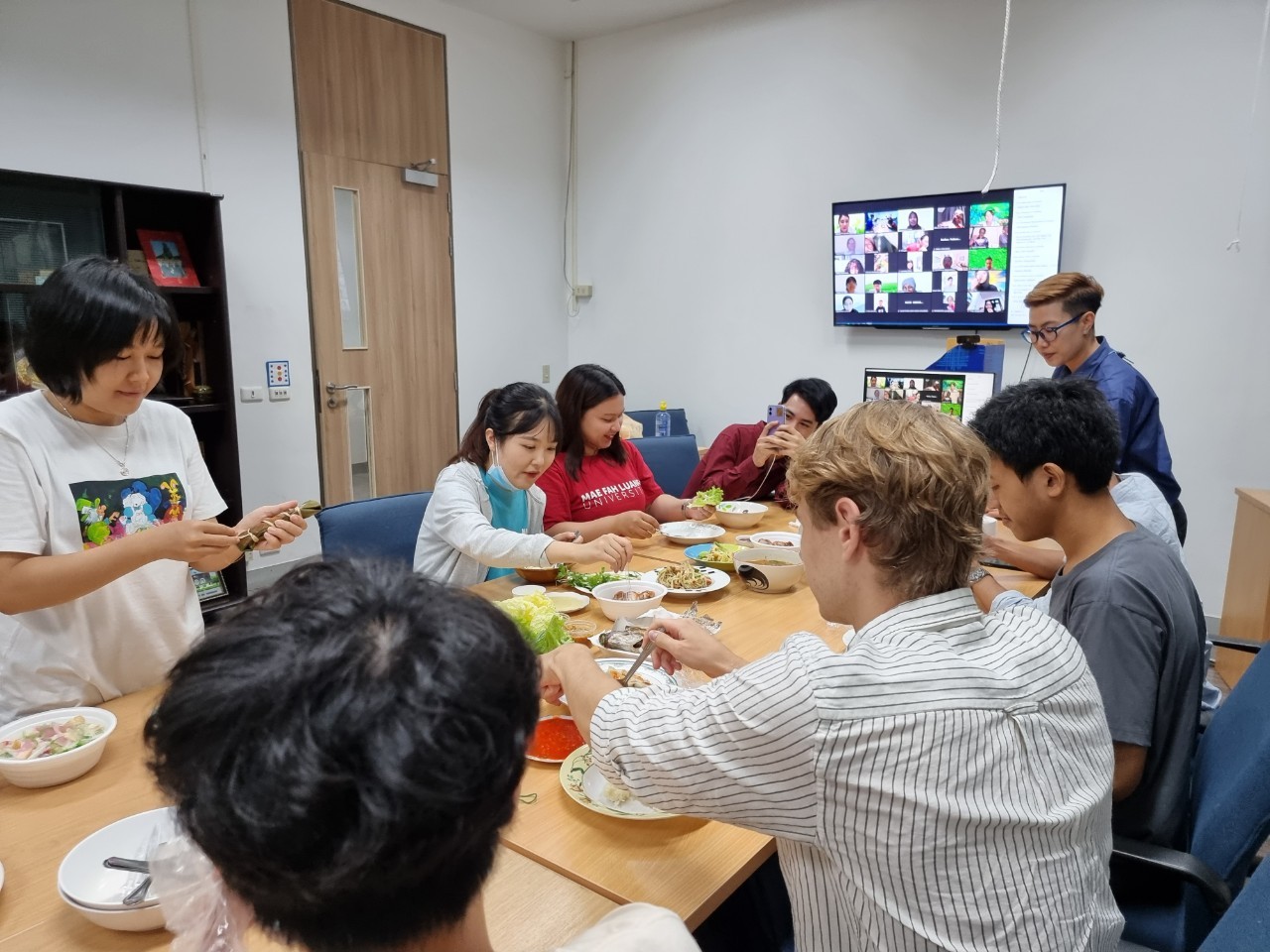 The Virtual Dinner with Thai Buddies