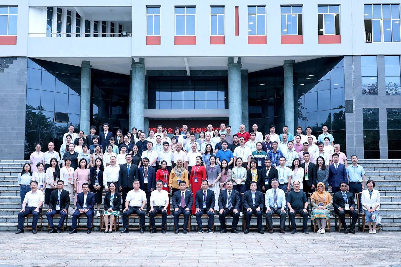 MFU News : tea_and_coffee_institute_joins_forum_in_China.jpg