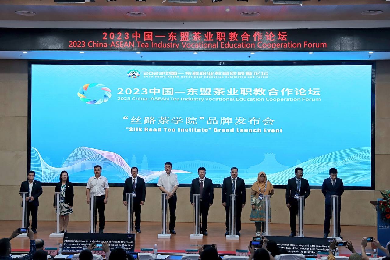 MFU News : tea_and_coffee_institute_joins_forum_in_China2.jpg