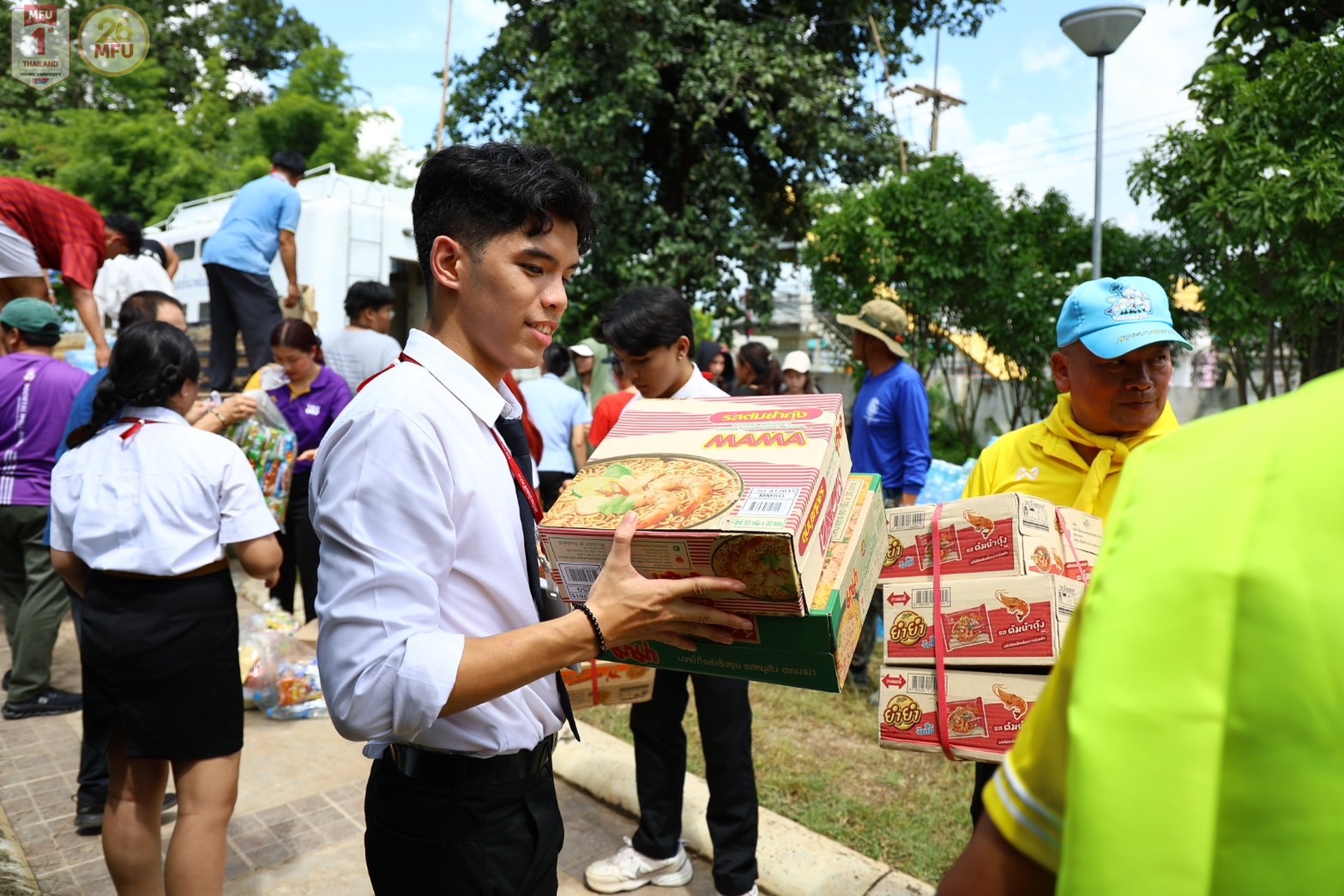 MFU Provides Essential Supplies to Flood-Affected Students at the University of Phayao